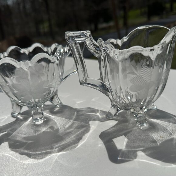 #957 VINTAGE EARLY AMERICAN CREAMER AND SUGAR SET BY INDIANA GLASS - Picture 5 of 11